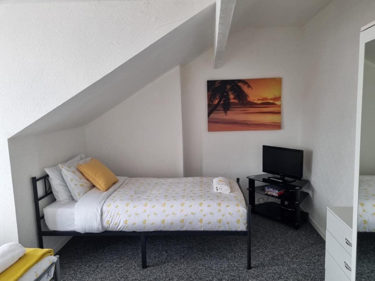 Your Home Away From Home. 리즈 외부 사진