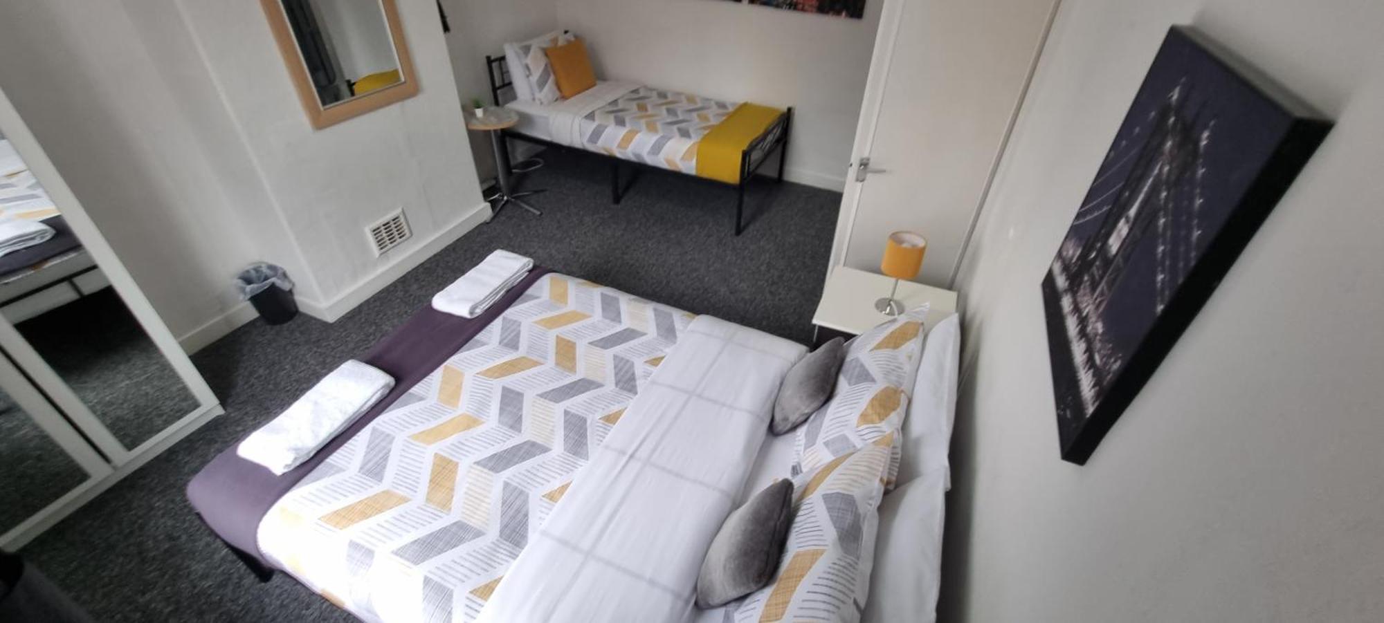 Your Home Away From Home. 리즈 외부 사진