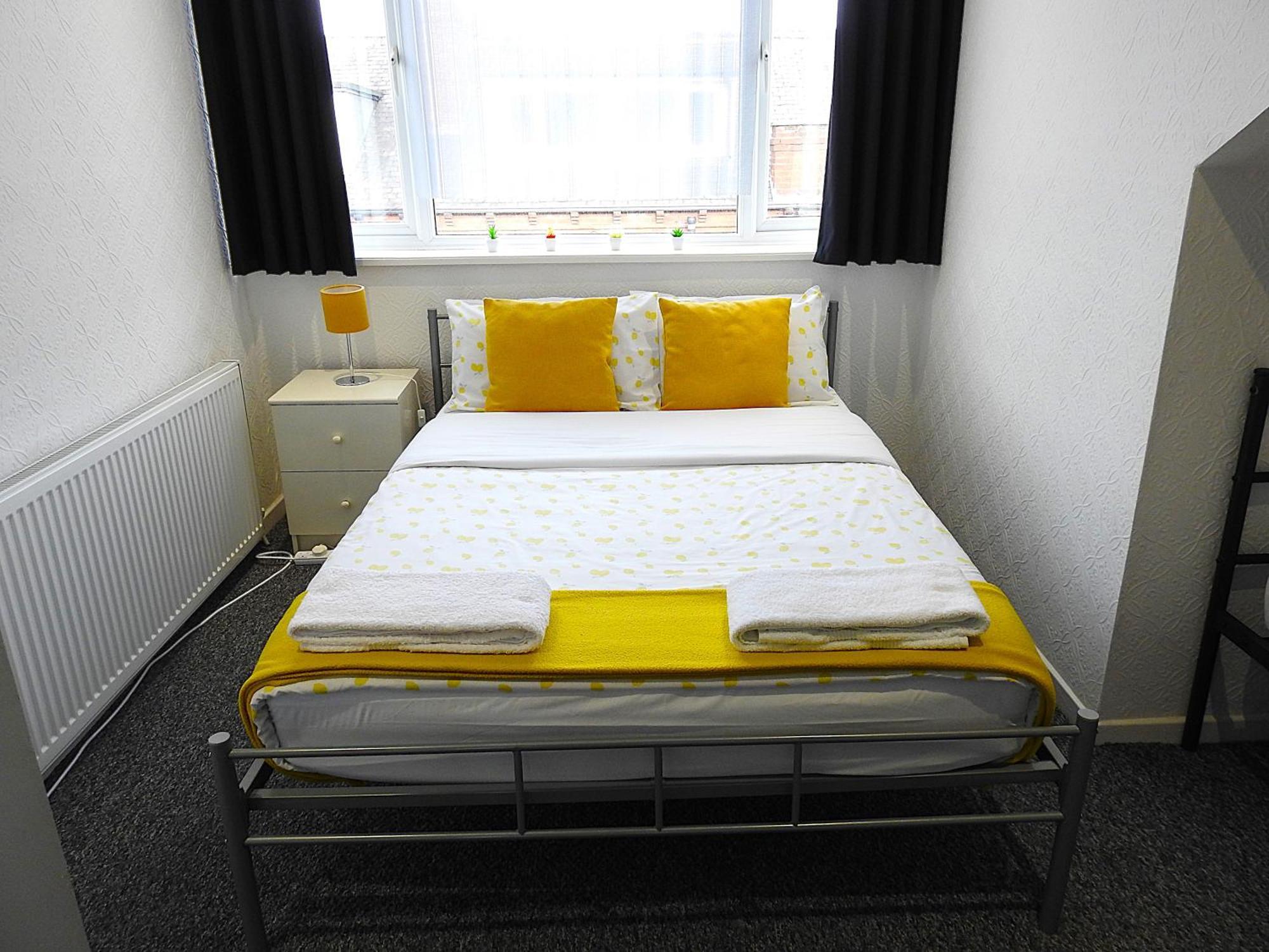 Your Home Away From Home. 리즈 외부 사진