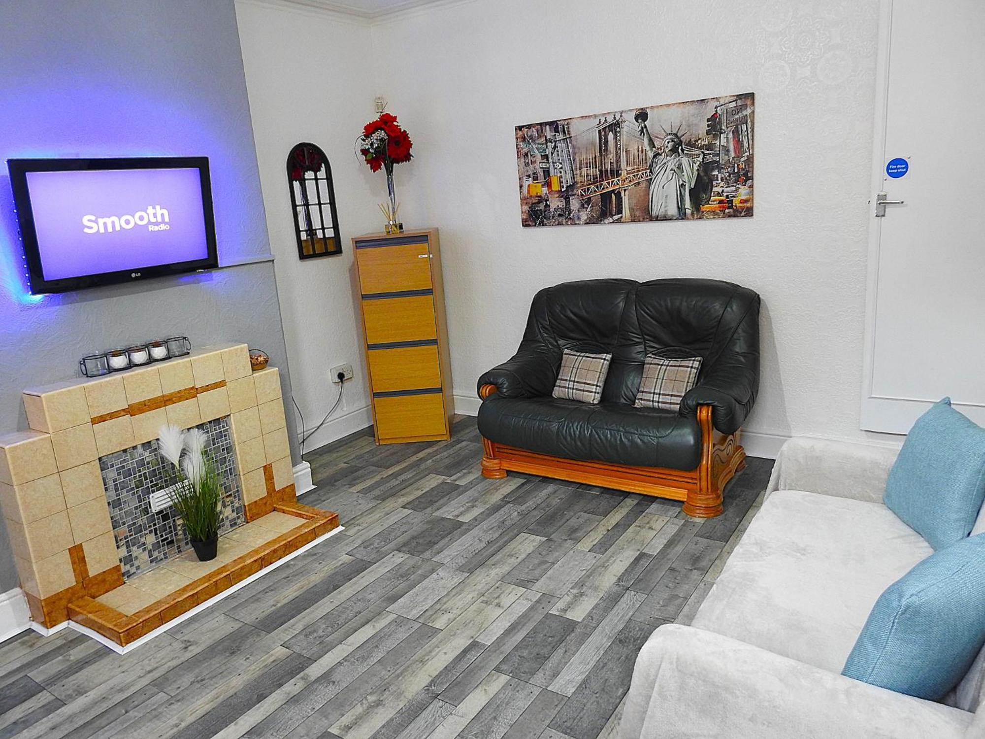 Your Home Away From Home. 리즈 외부 사진