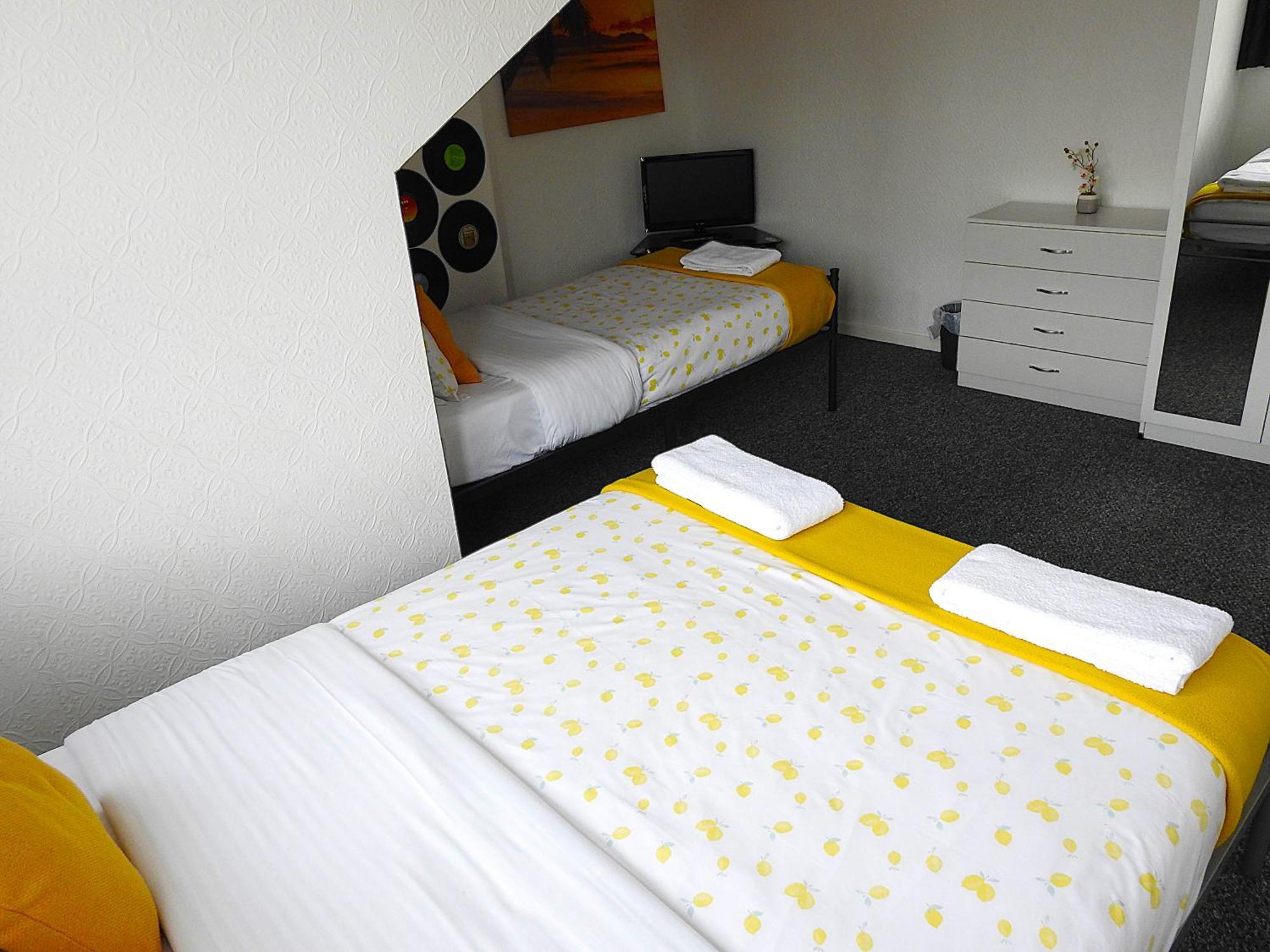 Your Home Away From Home. 리즈 외부 사진
